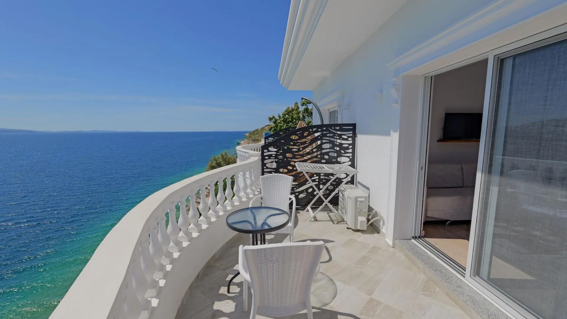 Villa Juna Beach Sarandë 4*,